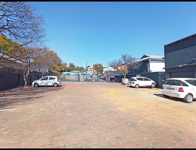 890M² BUILDING FOR SALE IN MELVILLE